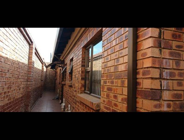 4 BEDROOM HOUSE FOR SALE IN CLAYVILLE